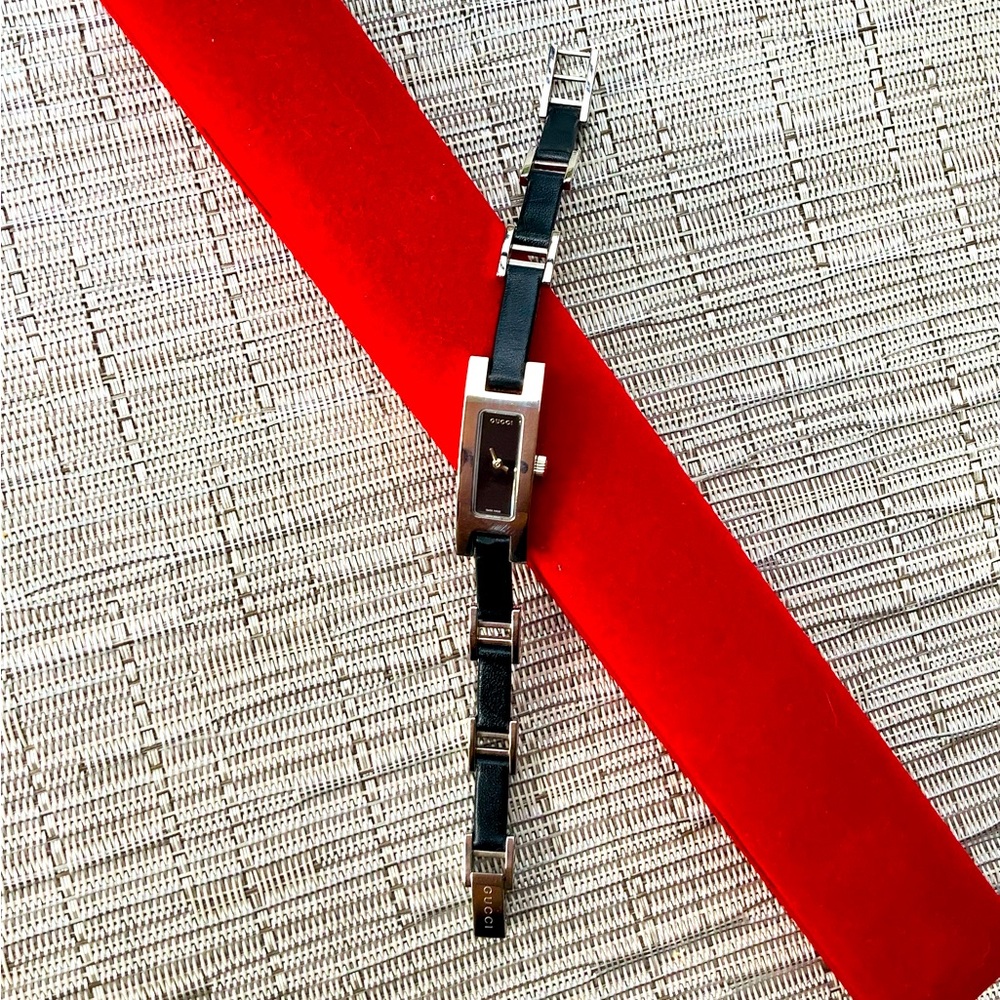 LOVELY❤️DRESSY🌹SEXY 🔥GUCCI watch💖